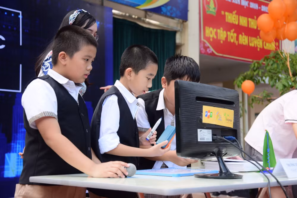 Số học sinh thi giải Toán, Vật lý qua Internet tăng đột biến ảnh 1