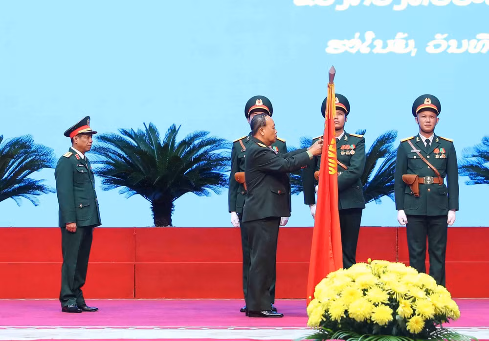 Nhà nước và BQP Lào khen thưởng 68 tập thể, cá nhân QĐND Việt Nam ảnh 2