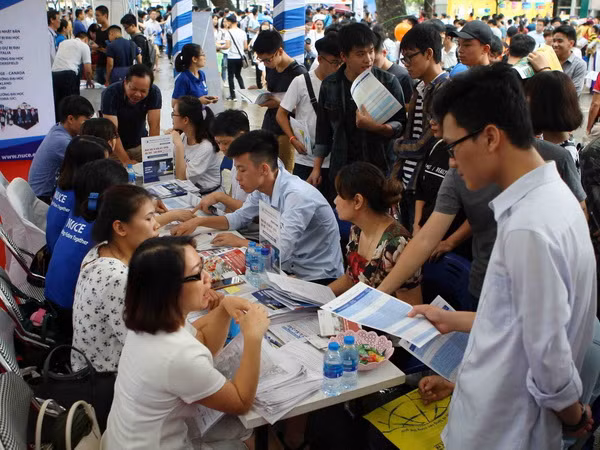 Các thí sinh bắt đầu điều chỉnh nguyện vọng xét tuyển đại học ảnh 1