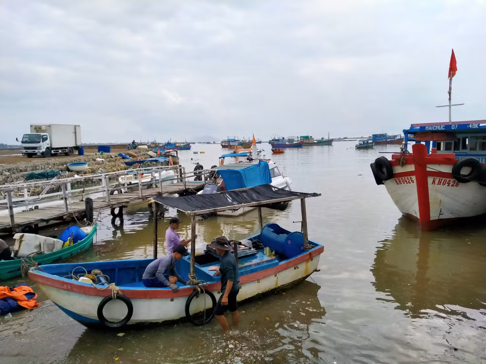 Bão số 13 dự báo đi vào đất liền từ Hà Tĩnh đến Thừa Thiên-Huế ảnh 1
