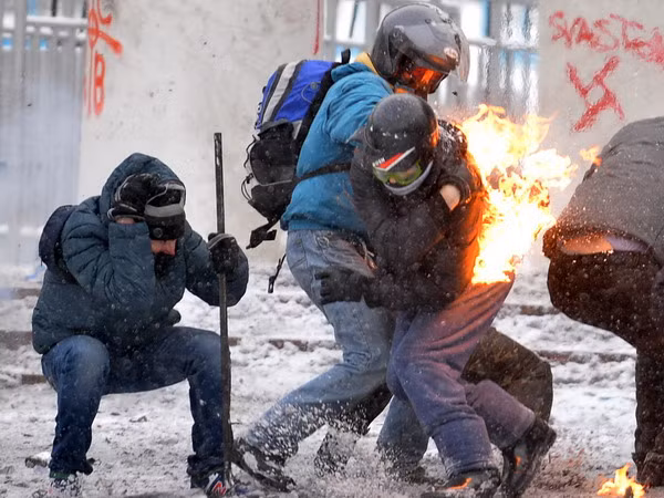 Ukraine: Người biểu tình cố chiếm giữ Bộ Năng lượng ảnh 1