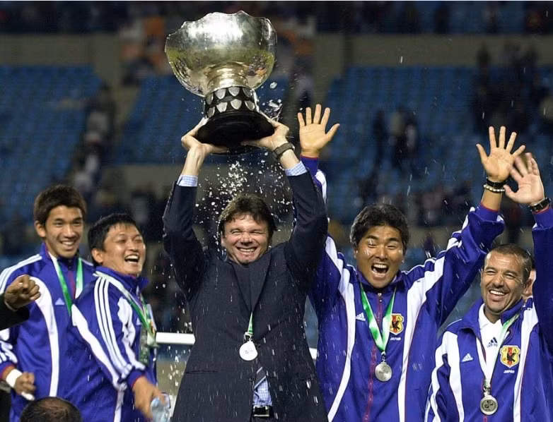 HLV Troussier lọt top 10 nhà cầm quân xuất sắc nhất lịch sử Asian Cup ảnh 1