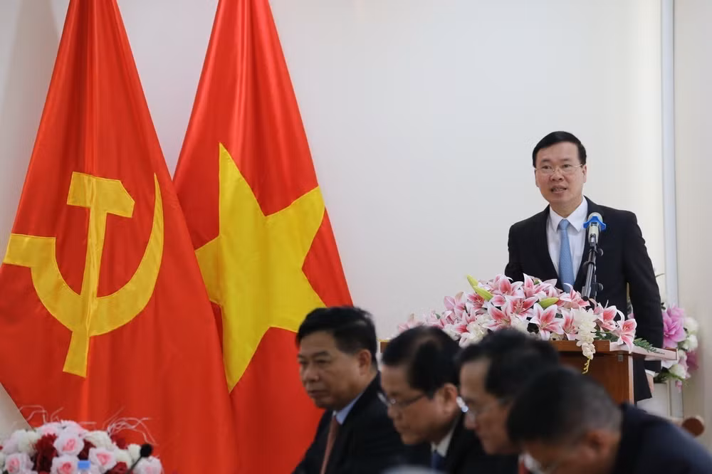 Thường trực Ban Bí thư tới thăm Đại sứ quán Việt Nam tại Campuchia ảnh 1