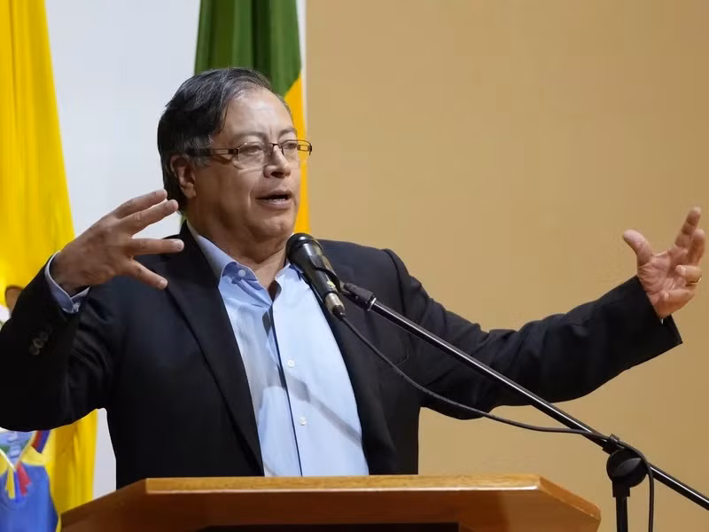 Colombia đình chỉ lệnh bắt giữ các nhà đàm phán hòa bình của nhóm ELN ảnh 1