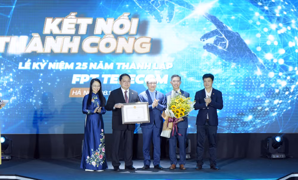 FPT Telecom - 25 năm góp phần đưa Internet Việt Nam phát triển ảnh 1