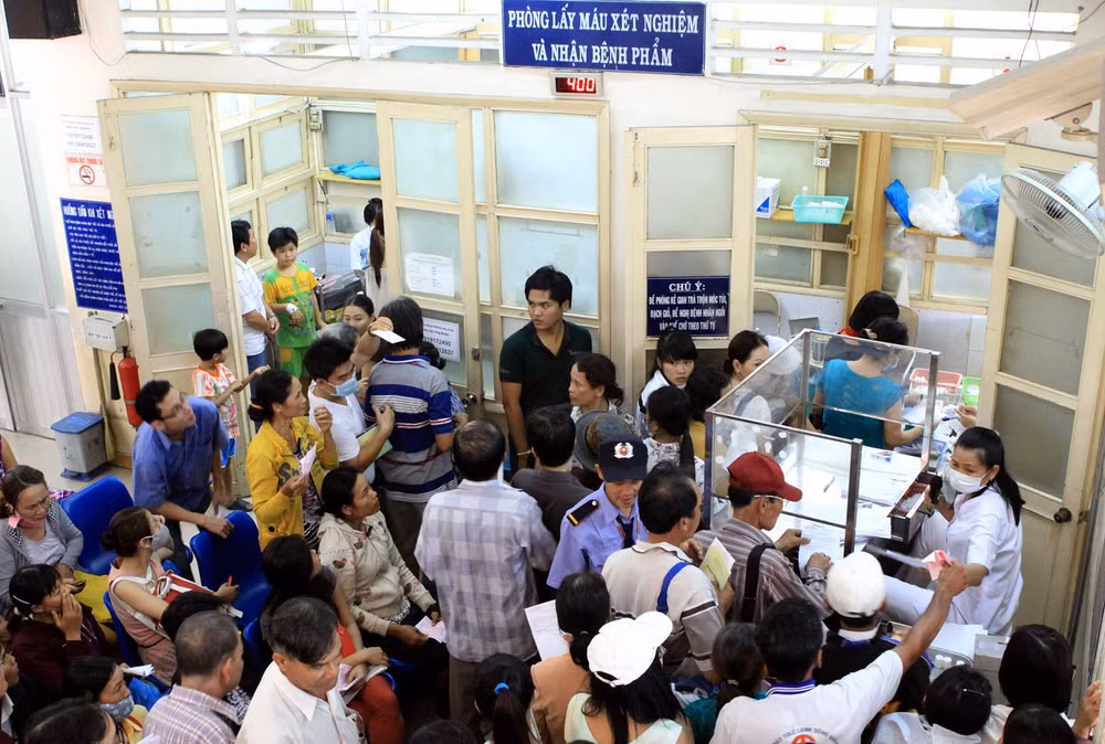 Nỗ lực giảm quá tải các bệnh viện tại TP Hồ Chí Minh ảnh 1