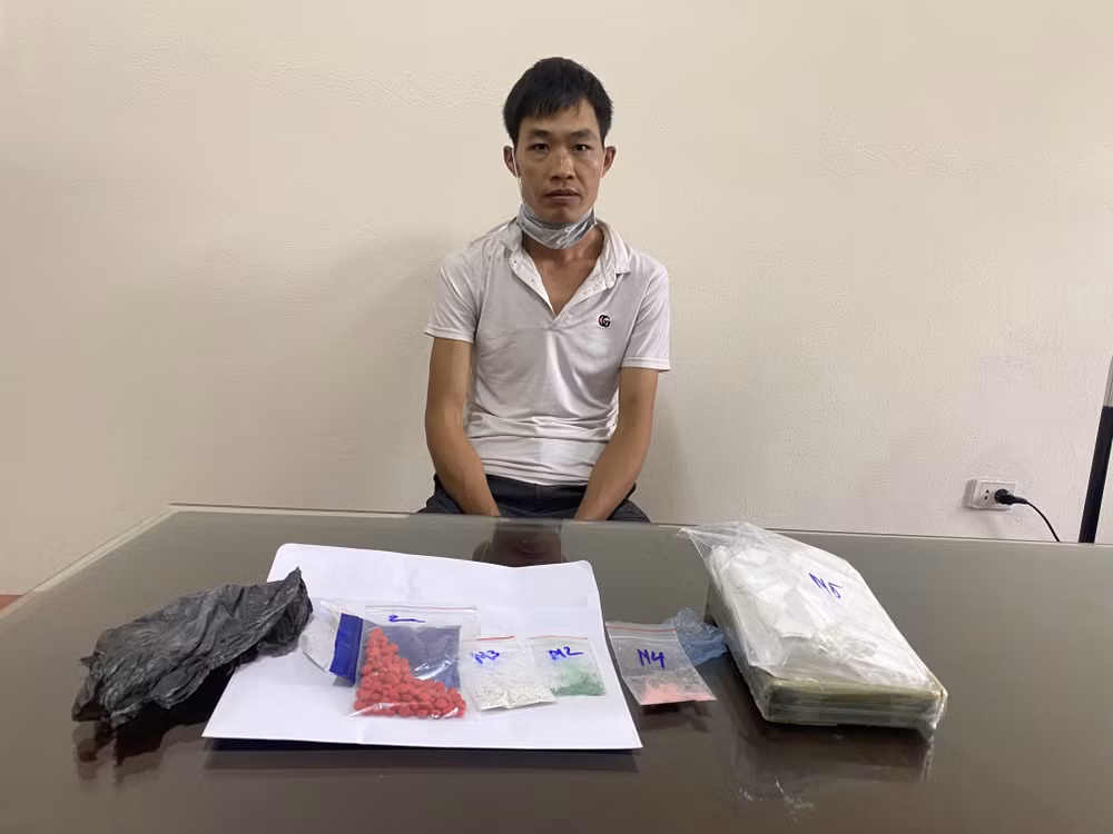 Bắt giữ các đối tượng buôn bán ma túy, chống người thi hành công vụ ảnh 1