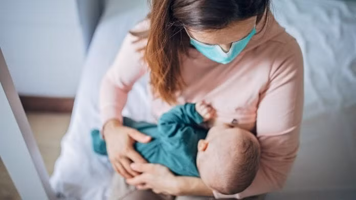 Trẻ sơ sinh hưởng miễn dịch từ mẹ bị mắc COVID-19 hoặc đã tiêm phòng ảnh 1