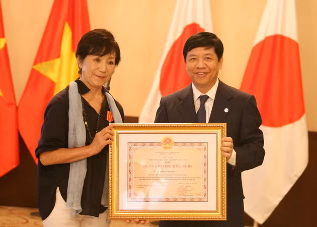 Trao Huân chương Hữu nghị cho đạo diễn người Nhật Masako Sakata ảnh 1