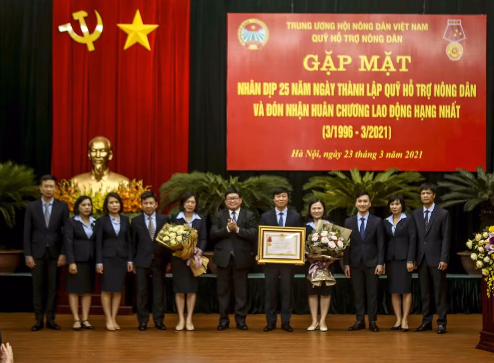 Quỹ Hỗ trợ nông dân đón nhận Huân chương Lao động hạng Nhất ảnh 2
