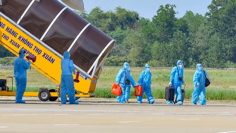 Thanh Hóa đón gần 190 người dân có đặc biệt khó khăn trở về từ TP.HCM ảnh 1