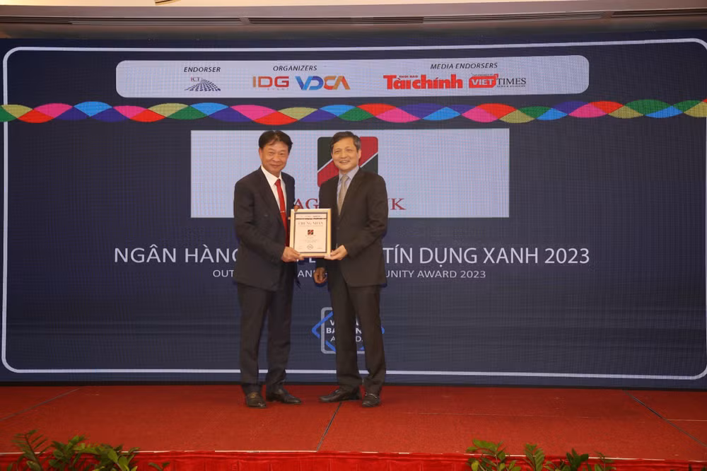 Agribank được trao 3 giải thưởng Ngân hàng Việt Nam tiêu biểu 2022 ảnh 1