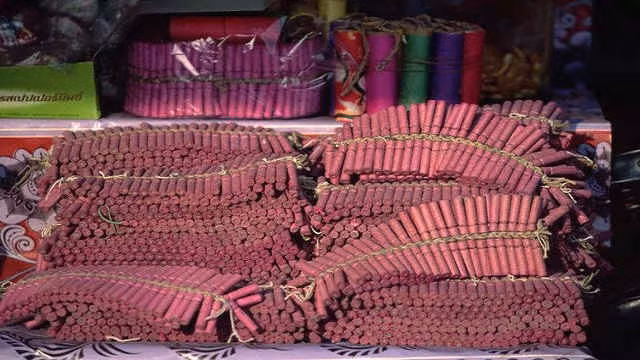 Tây Ninh bắt giữ 2 đối tượng mua pháo lậu về bán cho tiệm tạp hóa ảnh 1