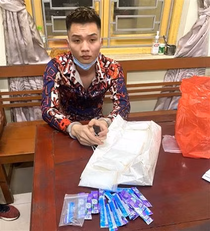 Cảnh báo loại ma túy "nước vui" có thể hòa tan trong nước giải khát ảnh 2
