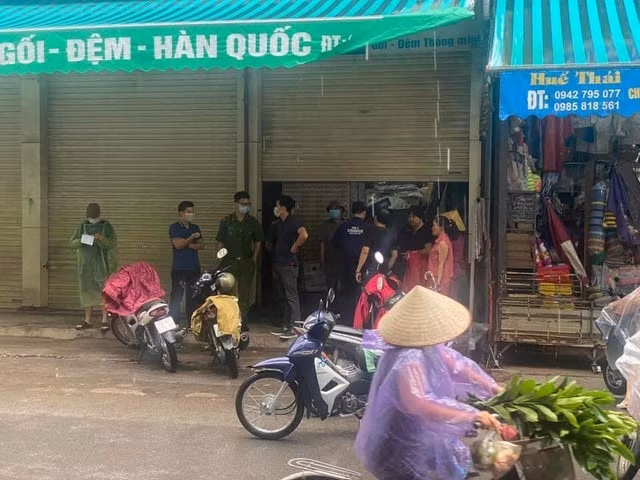 Hòa Bình: Phát hiện vợ chồng tiểu thương tử vong trong tư thế treo cổ ảnh 1