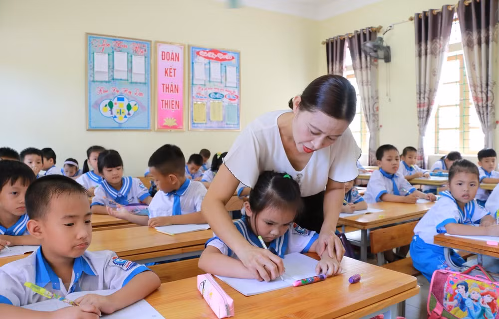 Mở rộng các kênh để giáo viên và người dân giúp 'nhặt sạn' SGK ảnh 2