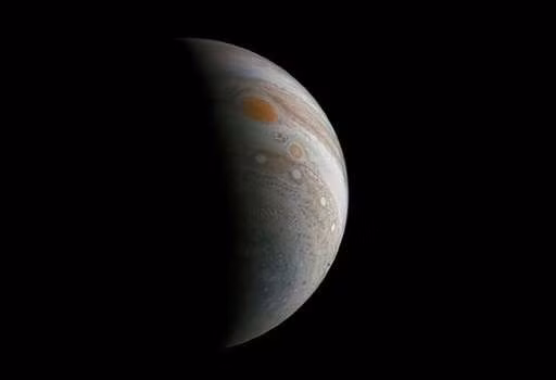 Tàu thăm dò của NASA hoàn thành lần bay thứ 50 qua Sao Mộc ảnh 1