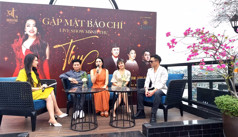 Danh ca Tuấn Ngọc hội ngộ ca sỹ Minh Thu trong liveshow 'Thu ca' ảnh 2