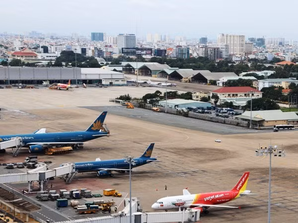 Hàng không tăng trưởng “nóng,” các sân bay căn cứ đều quá tải ảnh 2