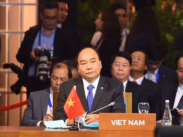 Thủ tướng dự các Hội nghị Cấp cao ASEAN với các Đối tác ảnh 1