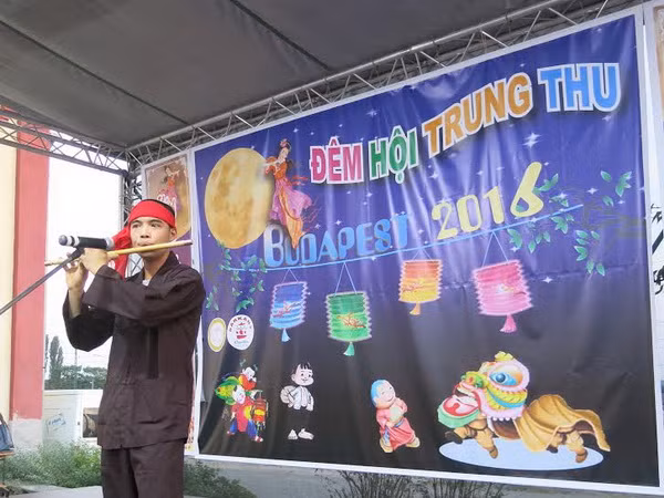 Tưng bừng lễ hội Trung Thu của cộng đồng người Việt tại Hungary ảnh 1