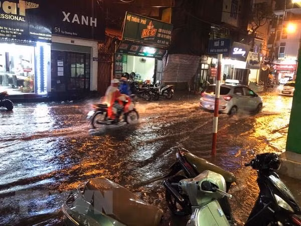 Đêm 17/4 vùng núi Bắc Bộ, Trung Bộ có mưa dông, đề phòng lốc ảnh 1
