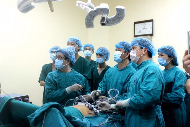 Phẫu thuật thành công u gan đa ổ bằng phương pháp nội soi ảnh 1