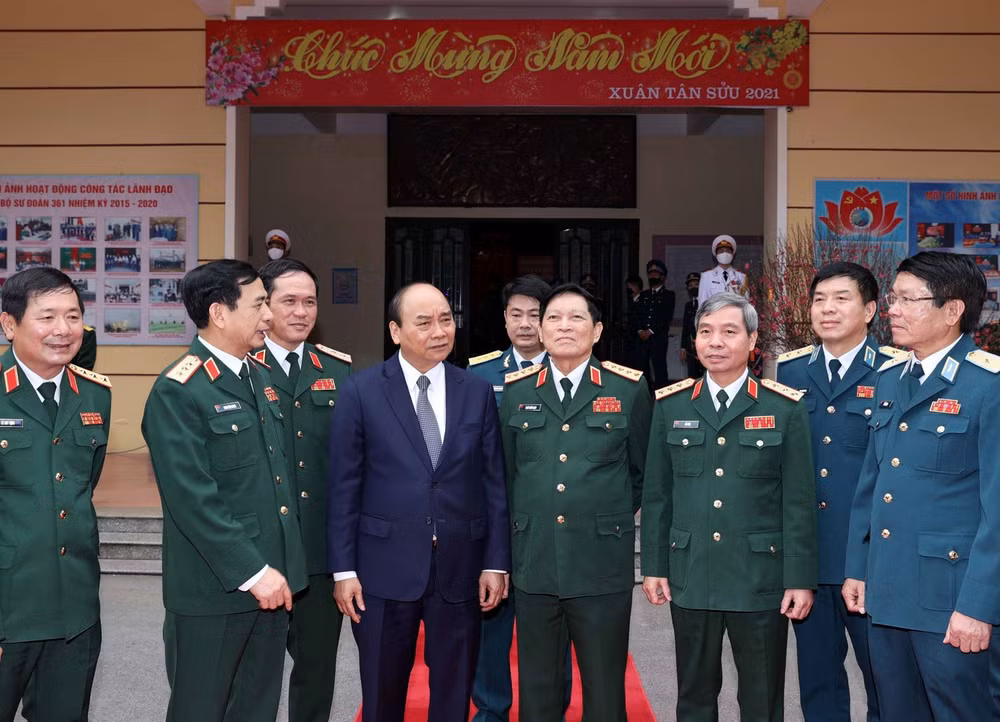 Thủ tướng Nguyễn Xuân Phúc thăm Sư đoàn Phòng không Hà Nội ảnh 2