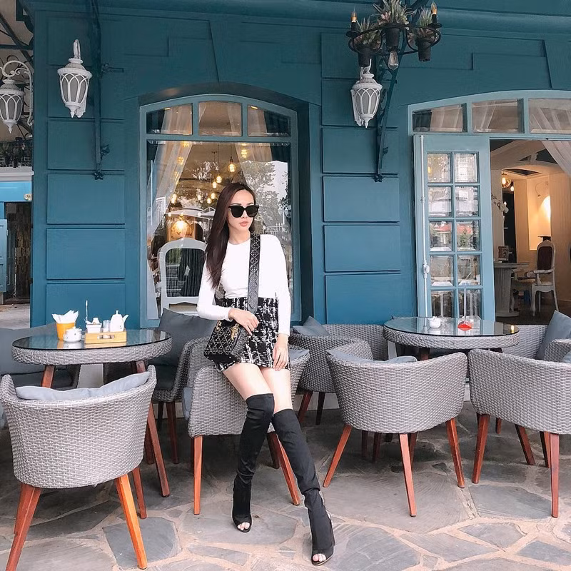 Quý cô thời trang Việt lăngxê áo khoác dáng dài ngày lạnh ảnh 15