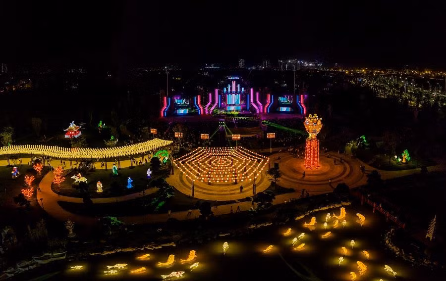 Mê mẩn ngắm những chiếc đèn lồng “chuẩn Disneyland” ngay tại Việt Nam ảnh 1