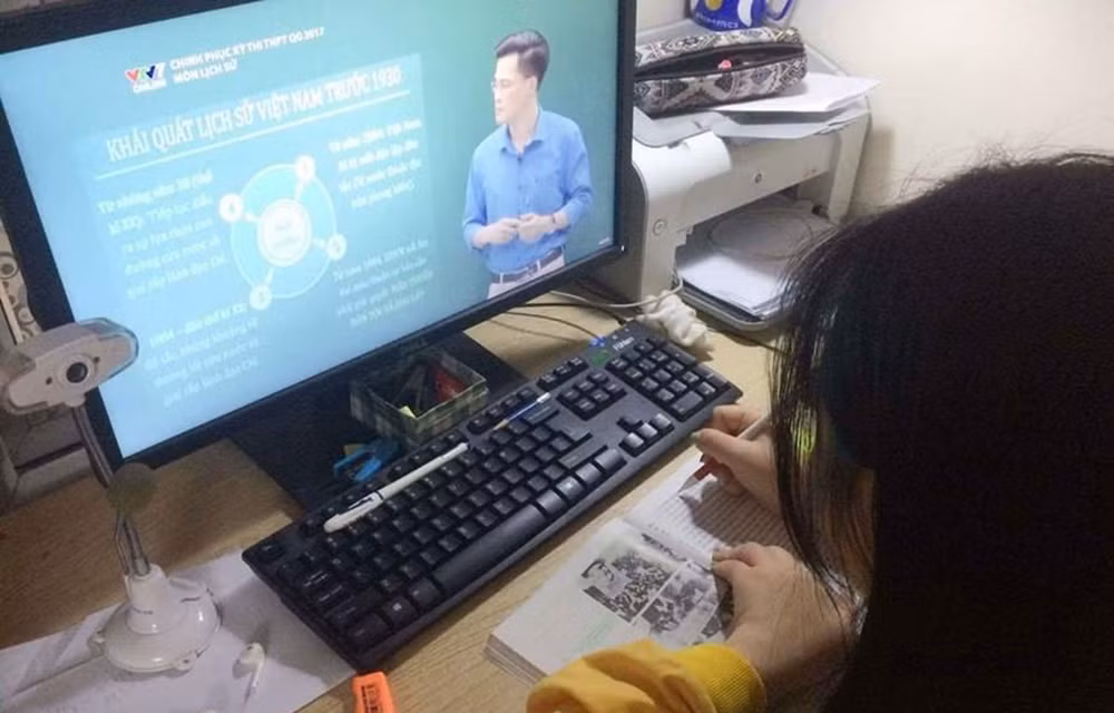 Hà Nội: Từ 17/1, học sinh lớp 9, 12 ở vùng cam học trực tuyến ảnh 1