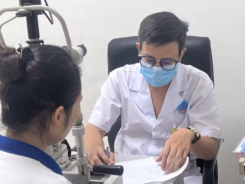 Dịch đau mắt đỏ gia tăng: Cách chăm sóc mắt, dùng thuốc đúng cách ảnh 2