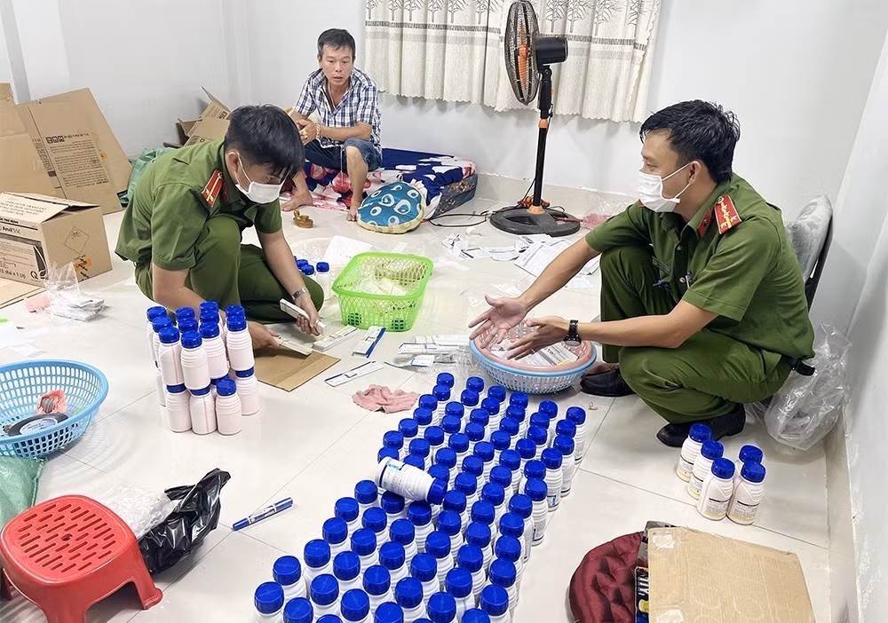  Tạm giữ đối tượng sản xuất, buôn bán thuốc bảo vệ thực vật giả ảnh 1