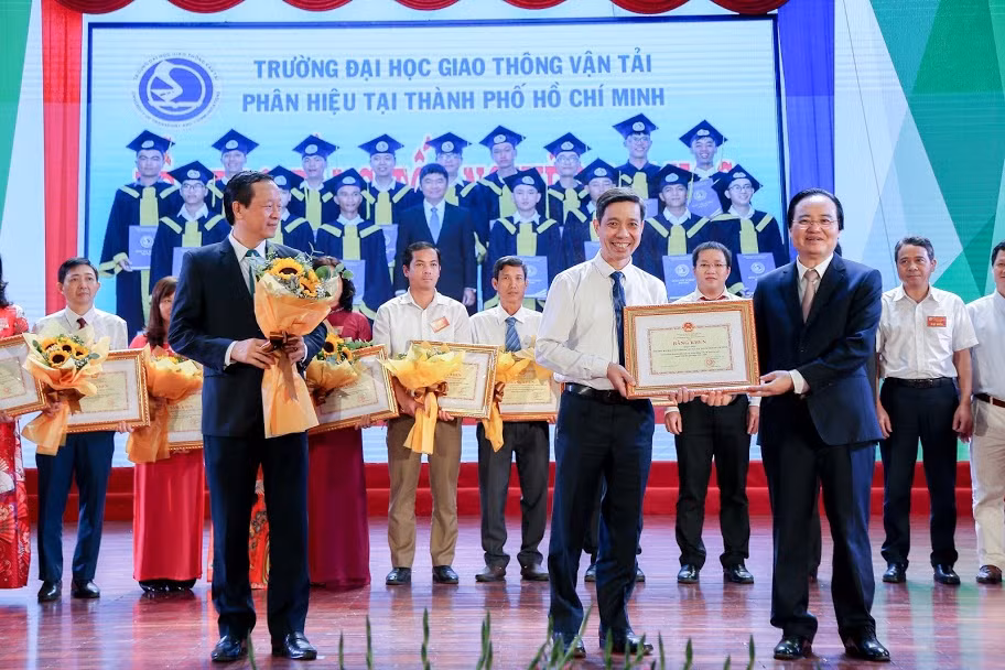 Ngành giáo dục tuyên dương 24 điển hình tiên tiến xuất sắc ảnh 2