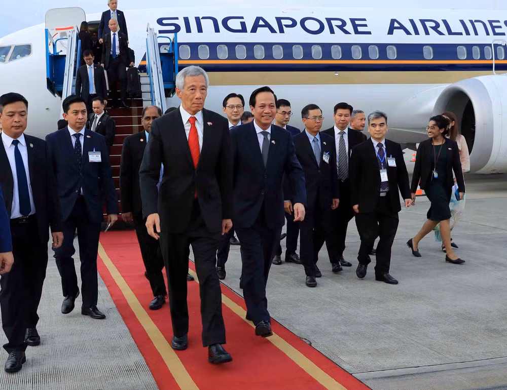 Thủ tướng Singapore đến Hà Nội, bắt đầu thăm chính thức Việt Nam ảnh 1