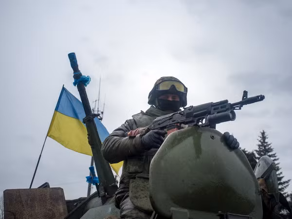 Ngoại trưởng Mỹ tới Kiev bày tỏ ủng hộ Chính phủ Ukraine ảnh 1