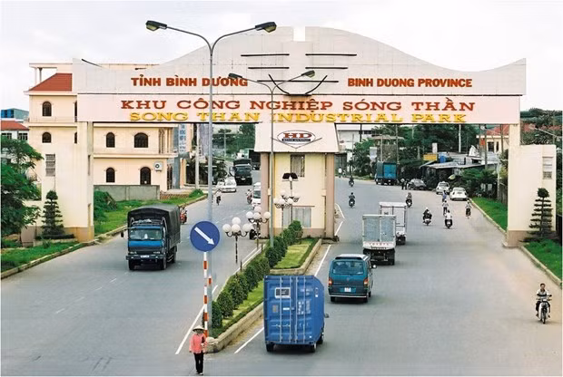 Bình Dương: 800 công nhân đi làm lại sau một tuần ngừng việc tập thể ảnh 1