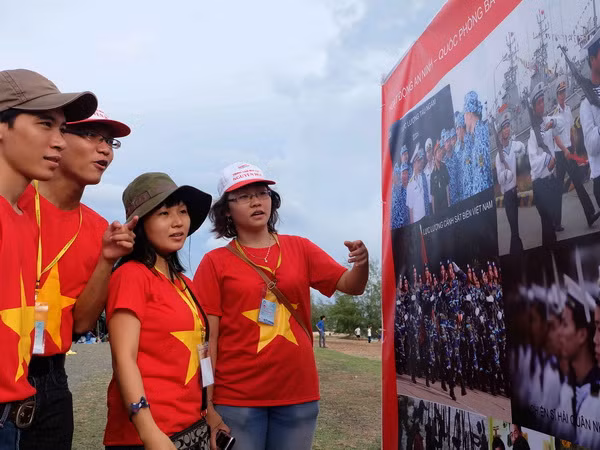 Bế mạc chương trình "Sinh viên với biển đảo Tổ quốc năm 2014" ảnh 1