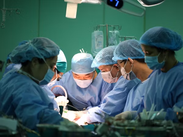 Thêm một cơ sở y tế thực hiện thành công ghép gan từ người sống ảnh 1