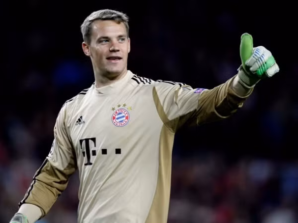 Hạ bệ Casillas, Neuer là thủ môn xuất sắc nhất thế giới ảnh 1