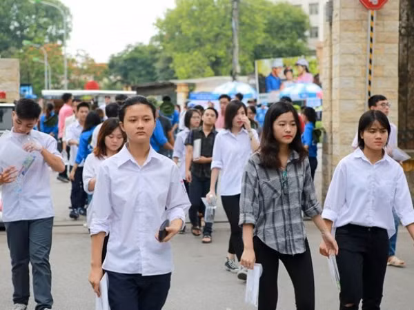 Cụm thi Vinh rà soát trường hợp thí sinh đạt 10 điểm Lý, 0 điểm Toán ảnh 1