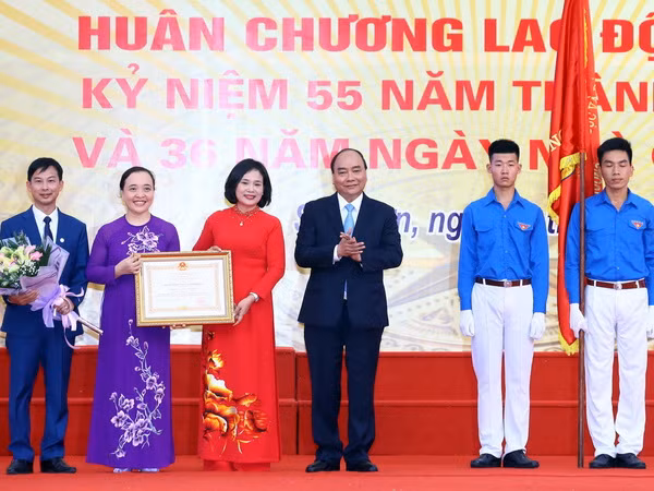Thủ tướng Nguyễn Xuân Phúc về thăm Trường THPT Đa Phúc ảnh 1