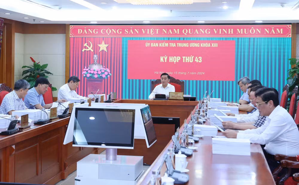 ttxvn_ky_hop_thu_43_uy_ban_kiem_tra_trung_uong_2.jpg