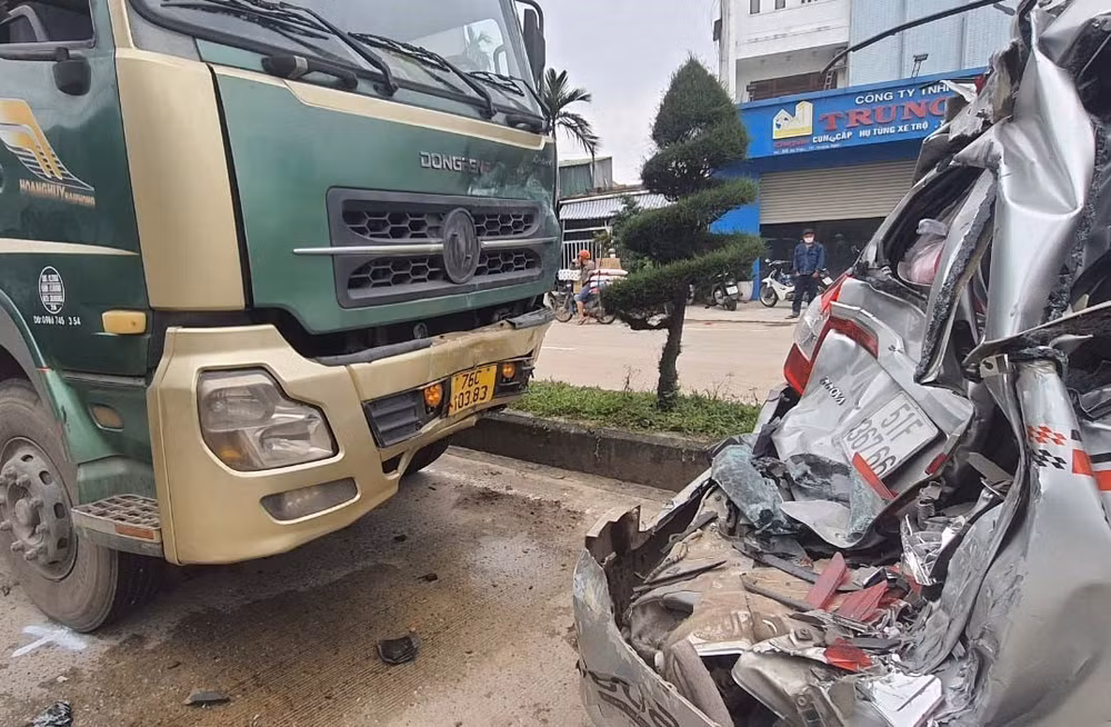Điều tra nguyên nhân vụ tai nạn giao thông liên hoàn trên Quốc lộ 1A ảnh 2