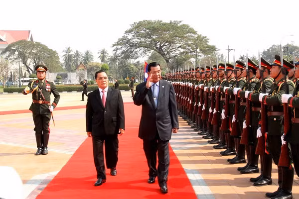 Thủ tướng Campuchia Hun Sen thăm chính thức Lào ảnh 1