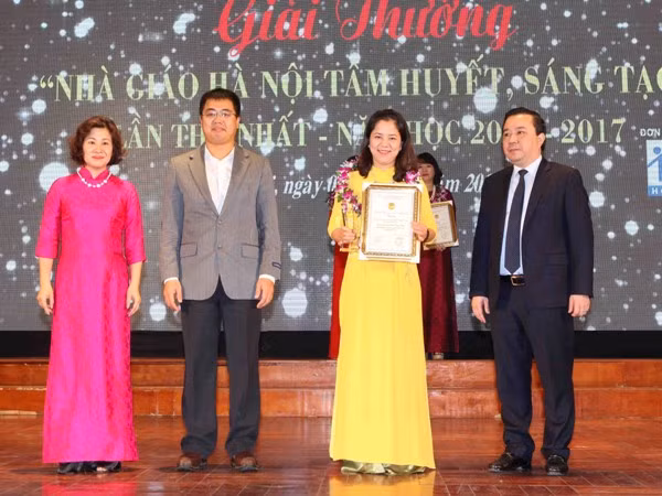 50 giáo viên tiêu biểu nhận giải "Nhà giáo Hà Nội tâm huyết, sáng tạo" ảnh 1