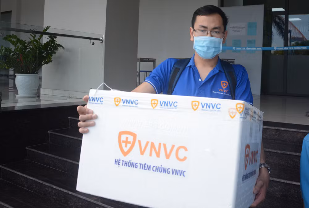 Đà Nẵng tiếp nhận 100 liều vaccine phòng chống dịch COVID-19 ảnh 1
