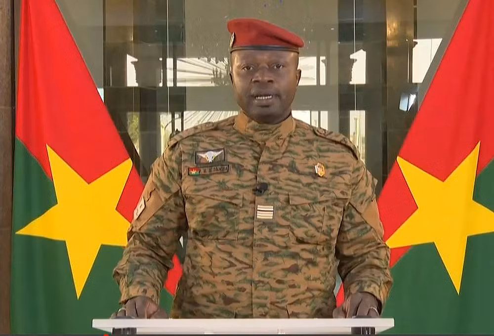 Hội đồng Hiến pháp Burkina Faso công nhận ông Damiba làm tổng thống ảnh 1