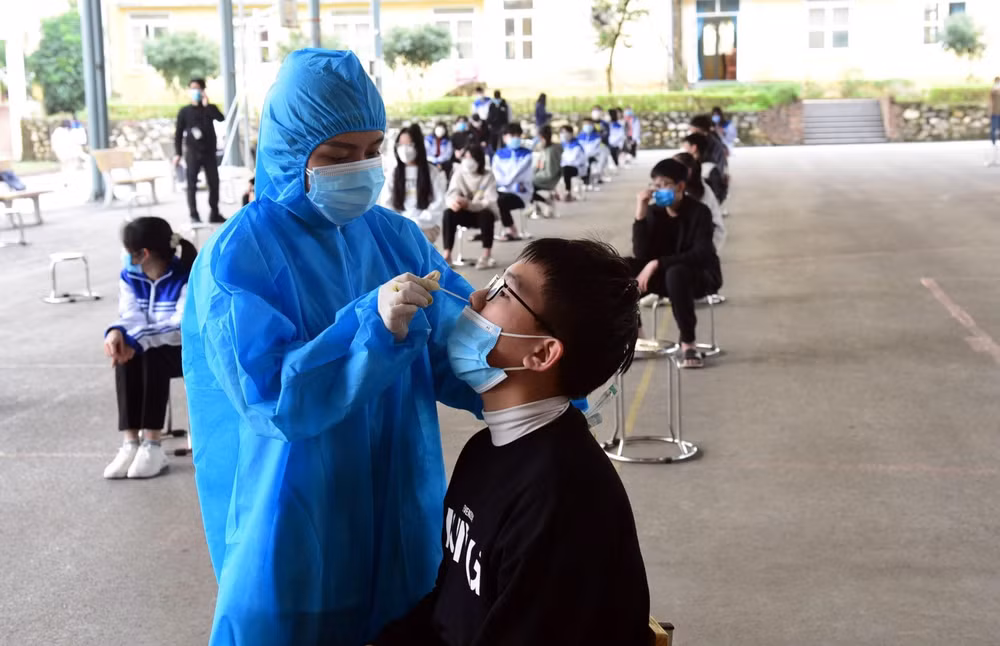 Tuyên Quang: Tổ chức xét nghiệm sàng lọc SARS-CoV-2 cho học sinh ảnh 1