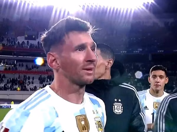 Messi gây sốt trên Twitter sau khi phá kỷ lục của “Vua bóng đá” Pele ảnh 1